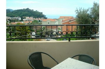 Частен дом Petrovac 3